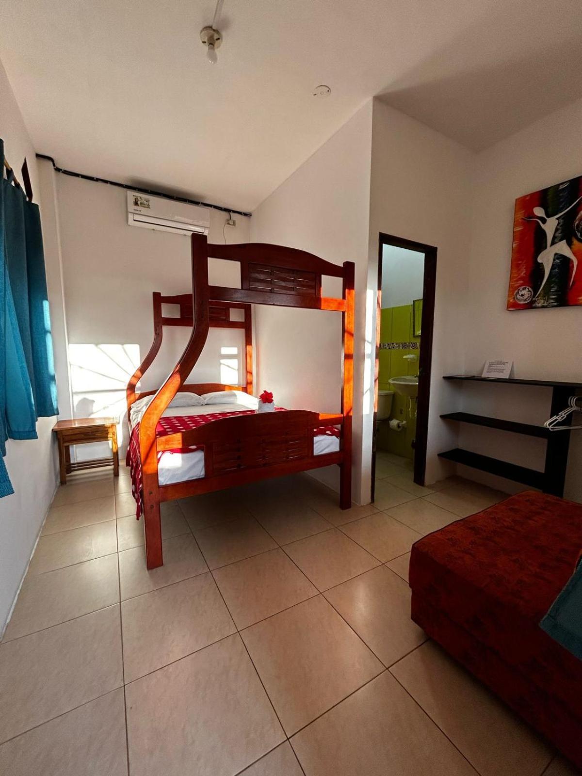 Hostal Casa Taisha Montañita Exteriör bild