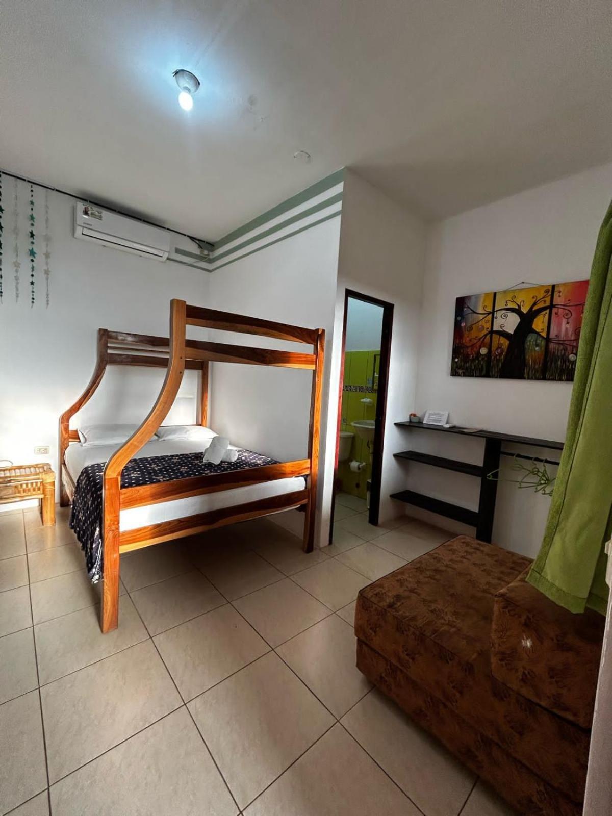 Hostal Casa Taisha Montañita Exteriör bild