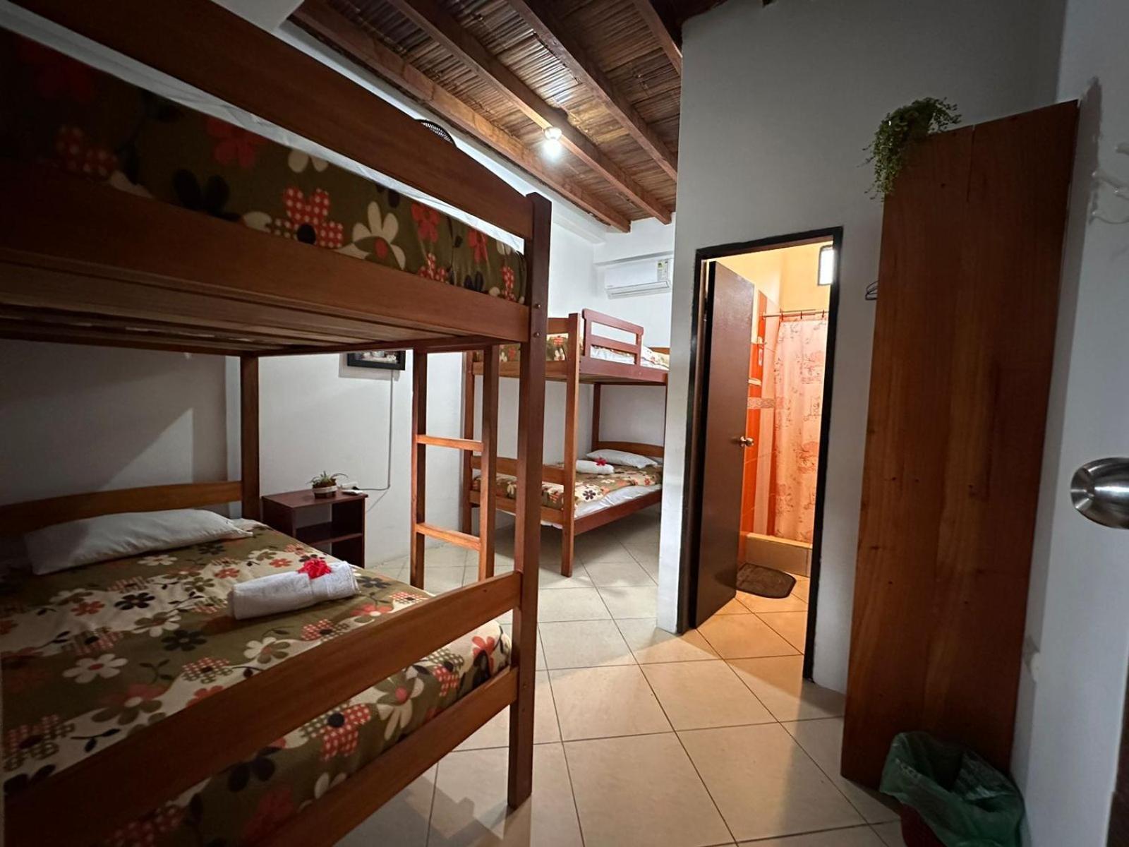 Hostal Casa Taisha Montañita Exteriör bild