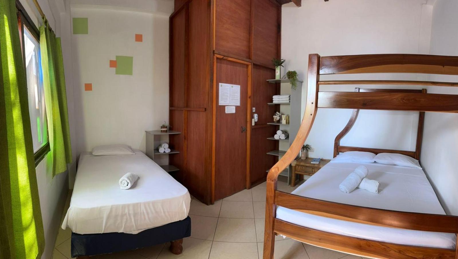 Hostal Casa Taisha Montañita Exteriör bild